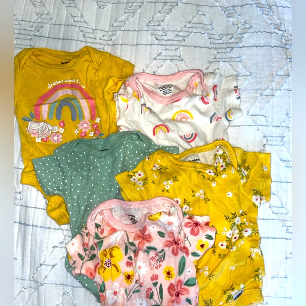 Bundle of newborn onesies, no stains and barely used. Gerber brand size newborn